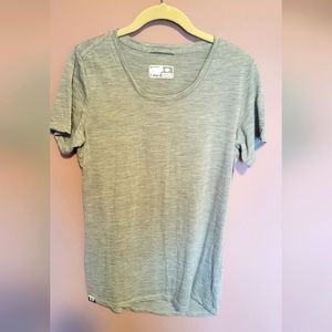 Wuru Wool Women's short sleeve tshirt size large in grey
